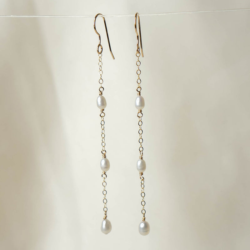 Dainty Pearl Dangle Earring