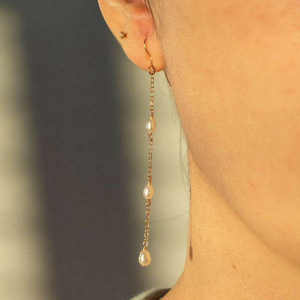 Dainty Pearl Dangle Earring